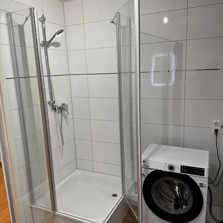 Between I Daire Lübeck