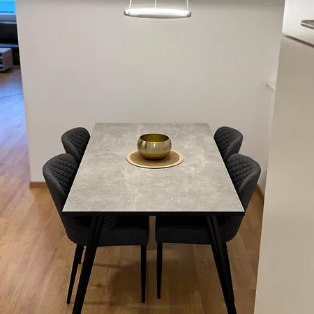 Between I Daire Lübeck