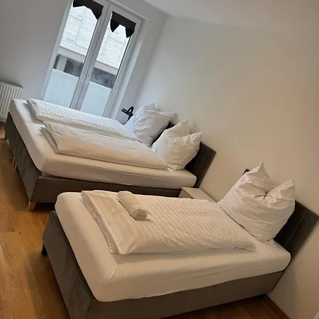 Between I * Λίμπεκ